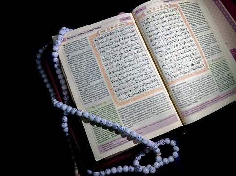 AL-QUR’AN: Teman Sejati dan Penolong di Alam Kubur