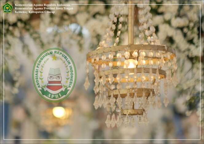 
 Menyalakan Lilin di Tengah Badai