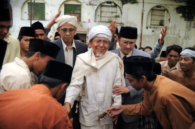 Membumikan Tradisi Pesantren:  “Al-Adabu Fauqal ‘Ilmi Wabil Khidmah Tunālul Barakah”