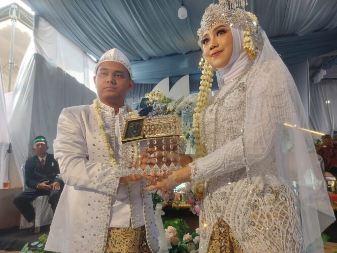 
 EKA DAN DEWI
