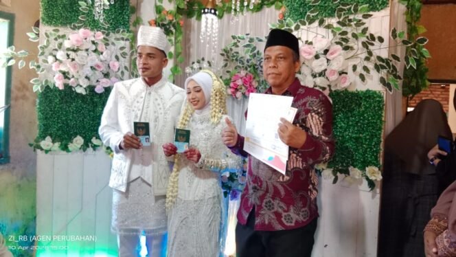 
 WFH Tiap Jumat, Penghulu KUA Patamuan Tetap Berkinerja Dengan Semangat