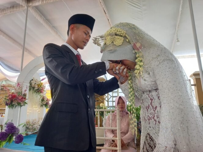 
 KELUARGA HARMONIS  (Samakan Cara Pandang)