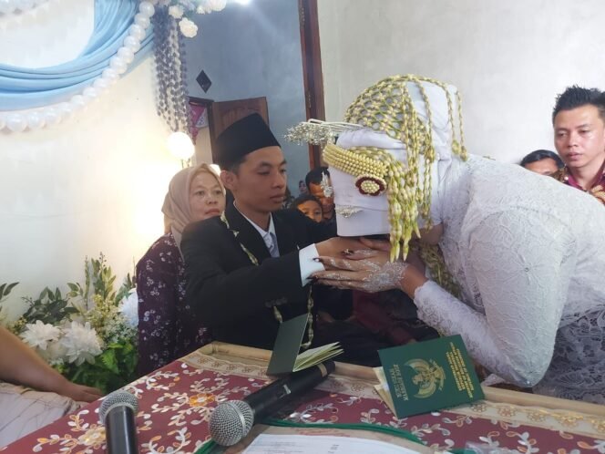 
 ISTRI MURTAD